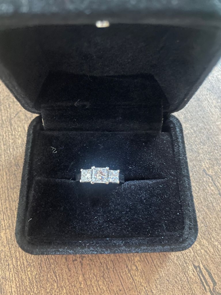 Platinum 3 stone Princess cut Diamond ring 1.20ct