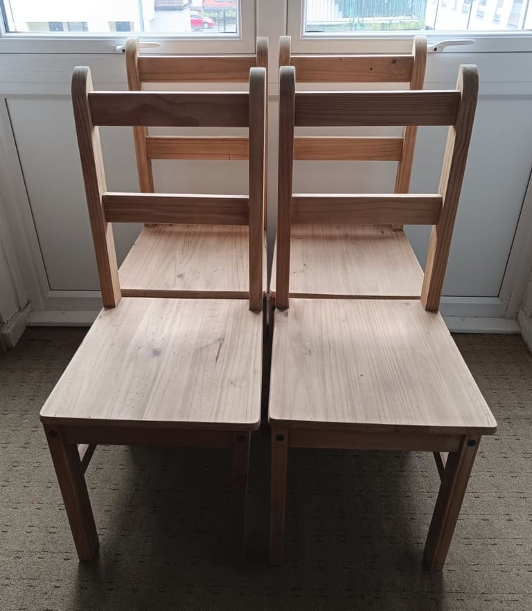4 Wooden Chairs