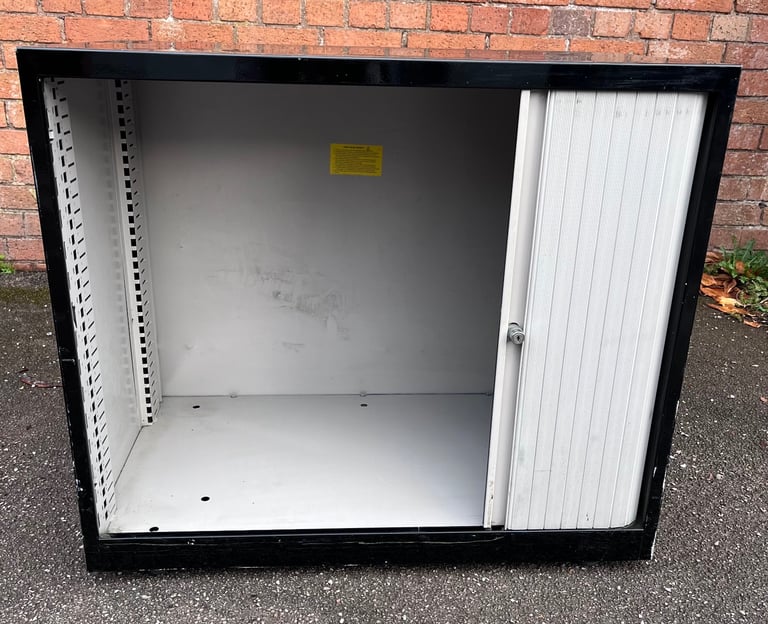 Metal cabinet