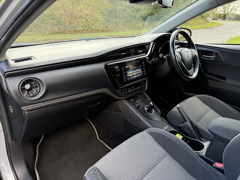 2018 Toyota Auris 1.8 Hybrid Design TSS 5dr CVT [Nav] HATCHBACK PETROL/ELECTRIC Automatic