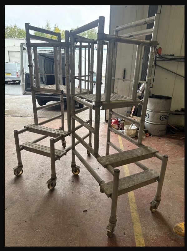 One Man Aluminium Scaffolding Tower With Lockable Wheels, Up To 4Ft Tall