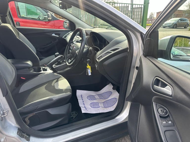 2011 Ford Focus 1.6 TDCi Zetec Euro 5 (s/s) 5dr HATCHBACK Diesel Manual