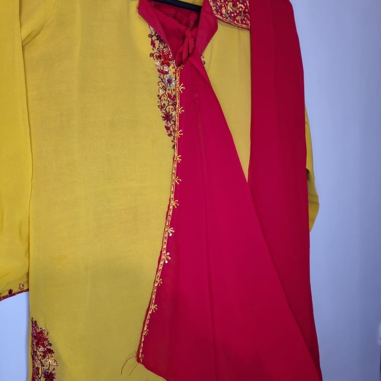 New Bunty bubbly asian dress. Yellow kameez Red pants. Red silver embroidery. Collar. 34-36chest