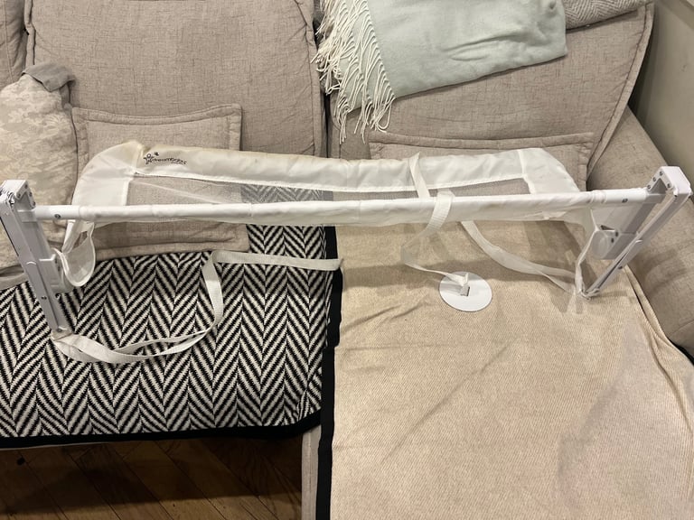 Free bed barrier/guard