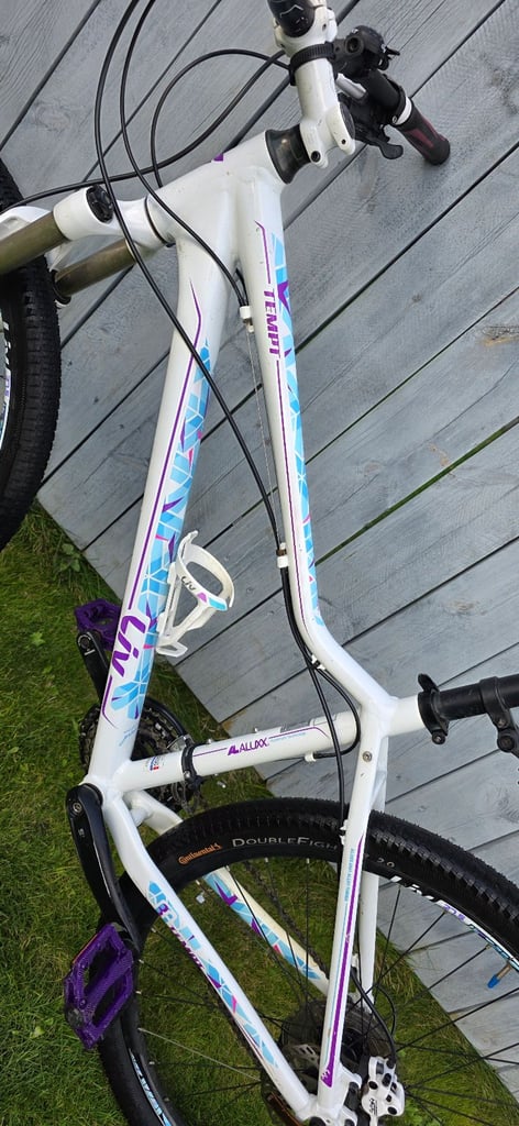 Giant Liv women’s performance bikes medium size 27.5 wheels hydraulic brakes everything works perfec