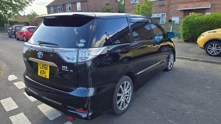 Hybrid electric Toyota estima 7 seater