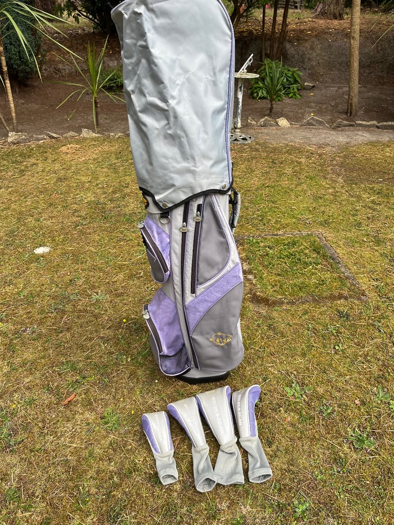 LADIES GOLDEN BEAR CART BAG + HEAD COVERS 