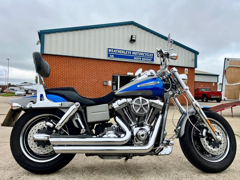 Harley-Davidson FXDFSE FATBOB SCREAMIN EAGLE CVO 110. ONLY 14698 MILES