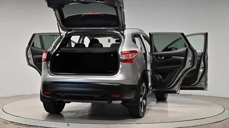 2015 Nissan Qashqai 1.6 dCi n-tec+ XTRON 2WD Euro 6 (s/s) 5dr HATCHBACK Diesel Automatic