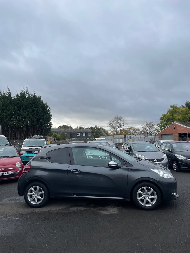 2015 Peugeot 208 1.2 VTi Style 3dr HATCHBACK Petrol Manual