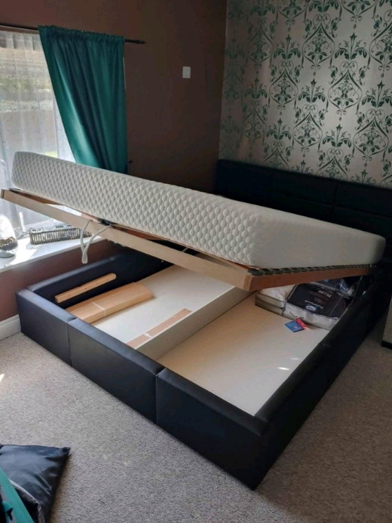 Bed + Memory Foam Mattress 160 x 200