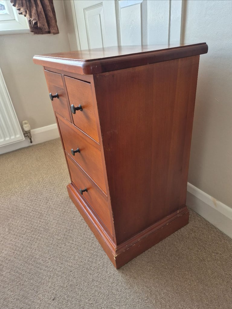 Lovely 2 over 2 small wooden drawer unit - approx 62cm tall x 45cm wide x 33cm deep