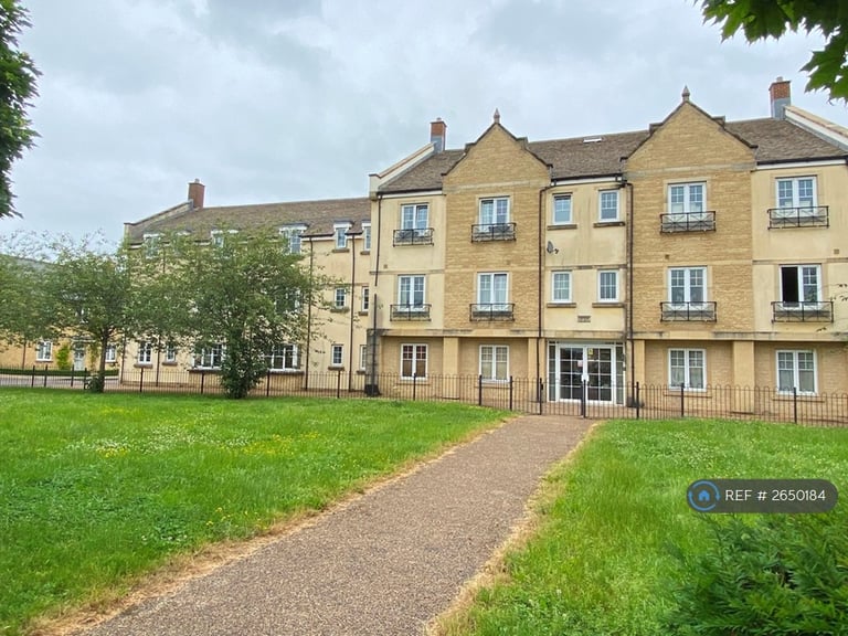 2 bedroom flat in Woodley House, Witney, OX28 (2 bed) (#2650184)