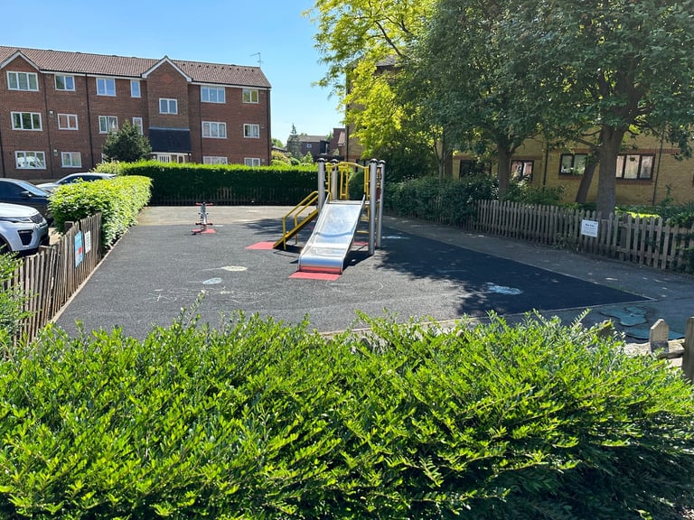 1 bedroom Flat, Dehavilland Close UB5 