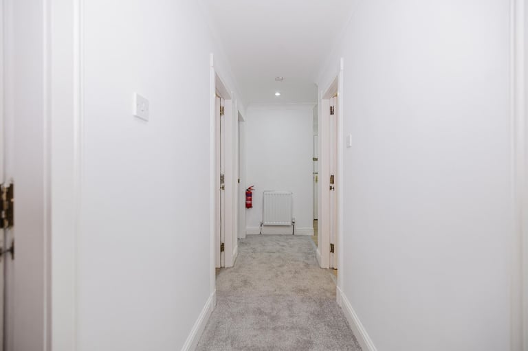 Stunning, 3 bedroom, HMO flat near Causewayside – with private parking – available NOW