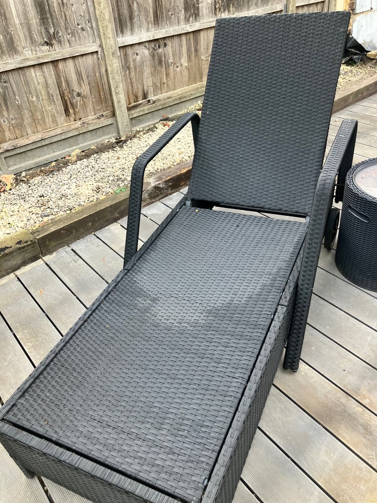 Wratten 2 x sun loungers, 4 chairs and glass top table including umbrella and stand 