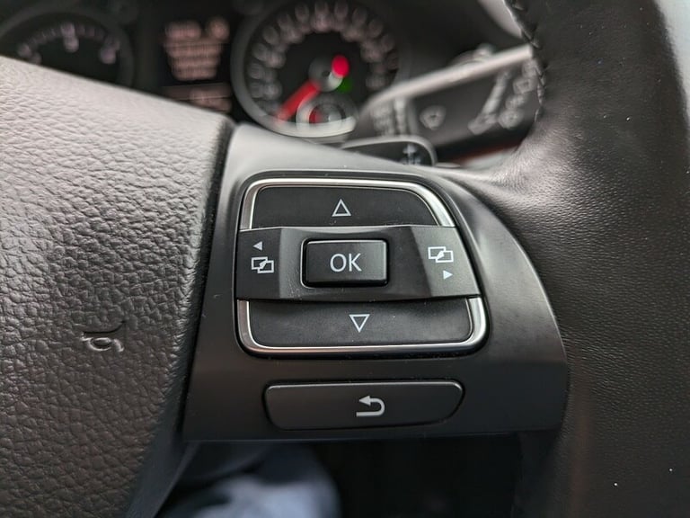 2014 Volkswagen Passat 2.0 TDI Bluemotion Tech Executive Style 5dr DSG ESTATE DIESEL Automatic
