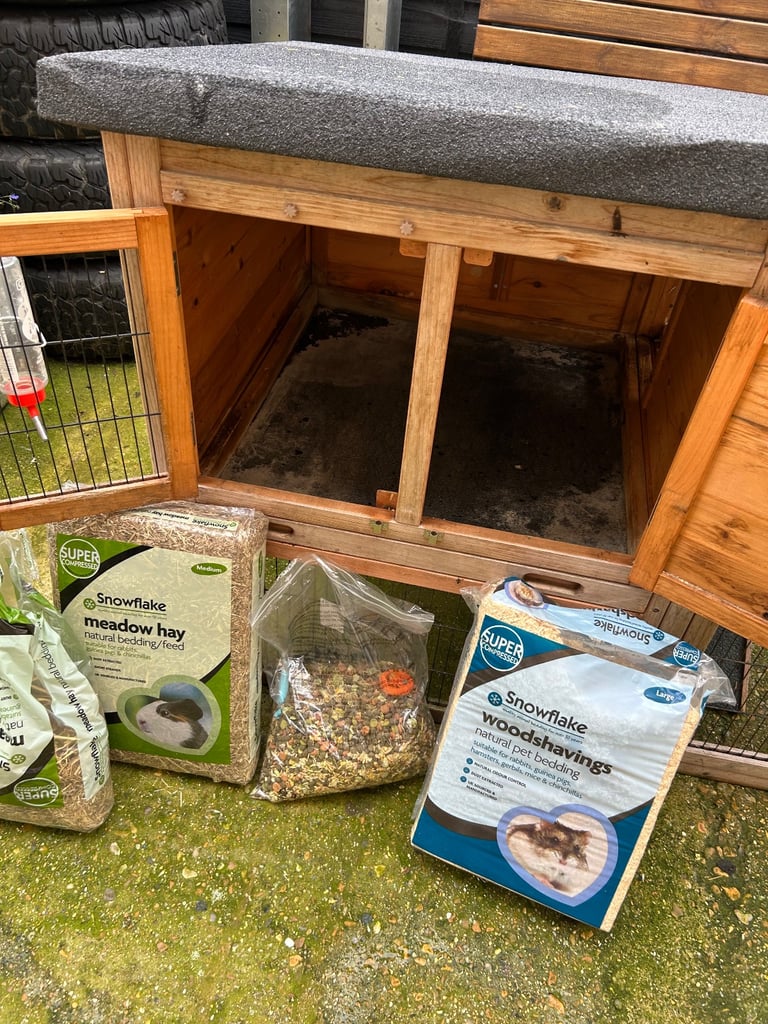 RABBIT HUTCH & ACCESSORIES