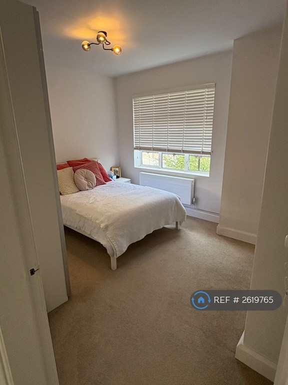 3 bedroom flat in Fieldview, London, SW18 (3 bed) (#2619765)