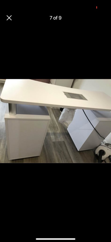 Nail desk with extractor fan and draws 