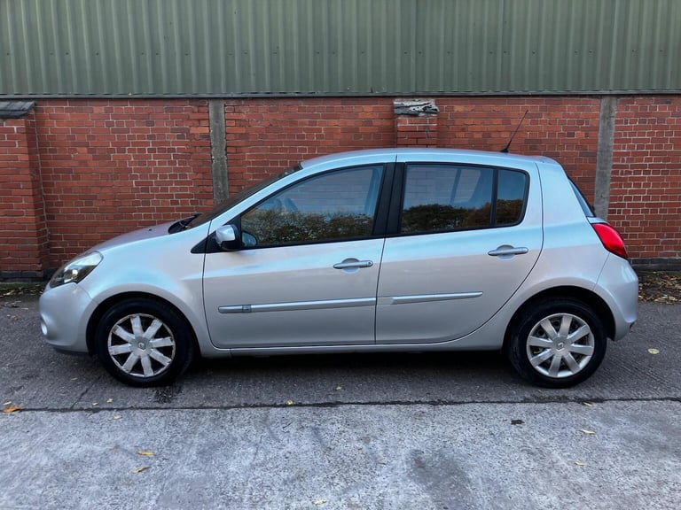 RENAULT CLIO 1.2 Expression Euro 5 5dr 2011