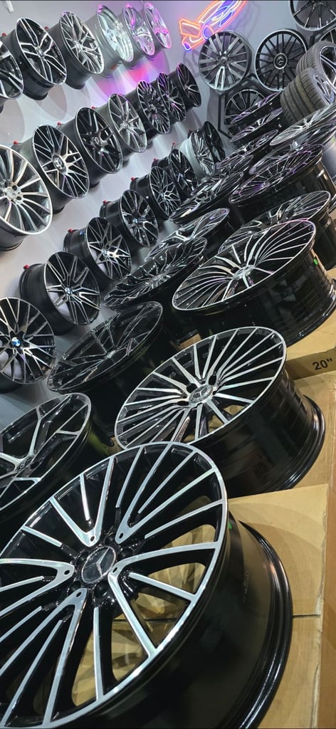 GENUINE VOLKSWAGEN 18" GOLF GTI AUSTIN ALLOY WHEELS 5x112 DIAMOND CUT 5G0-601-025-BDZZ