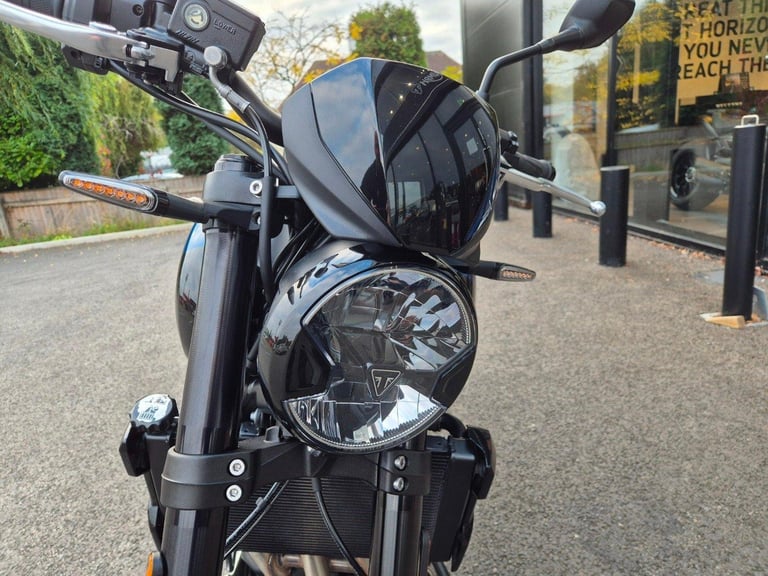 2025 TRIUMPH TRIDENT 660 TRIPLE TRIBUTE EDITION