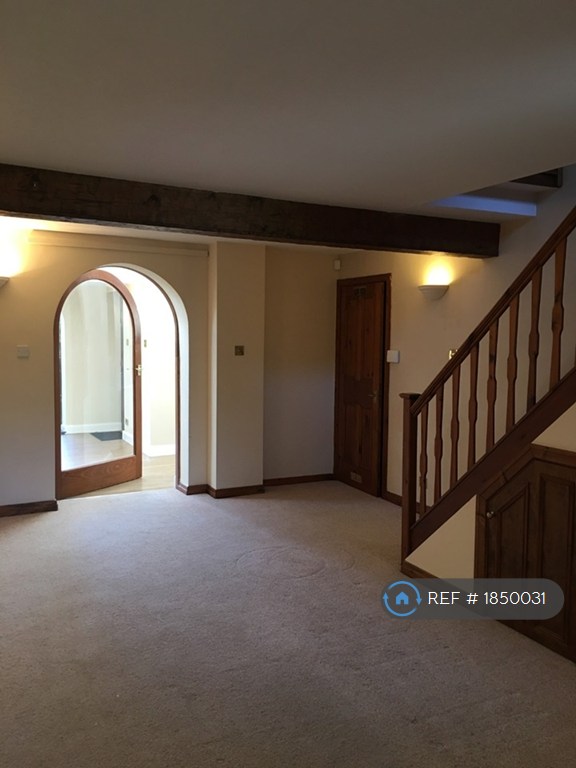 3 bedroom house in Fulstone Road, Huddersfield, HD4 (3 bed) (#1850031)