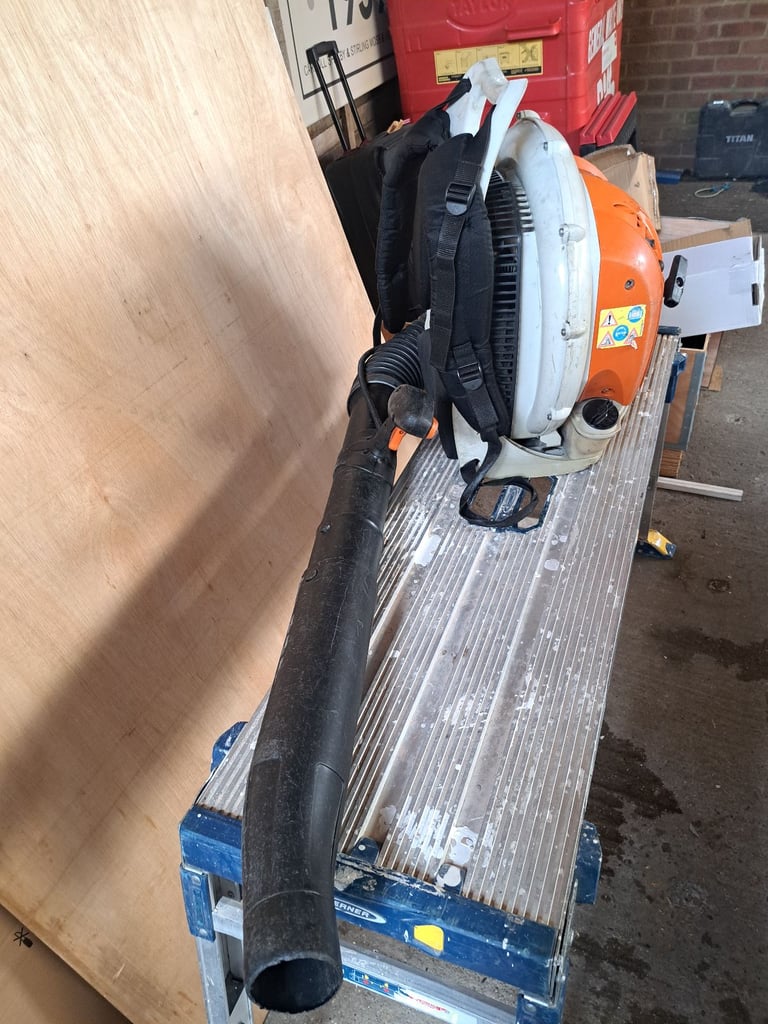 Stihl BR500 leaf blower 