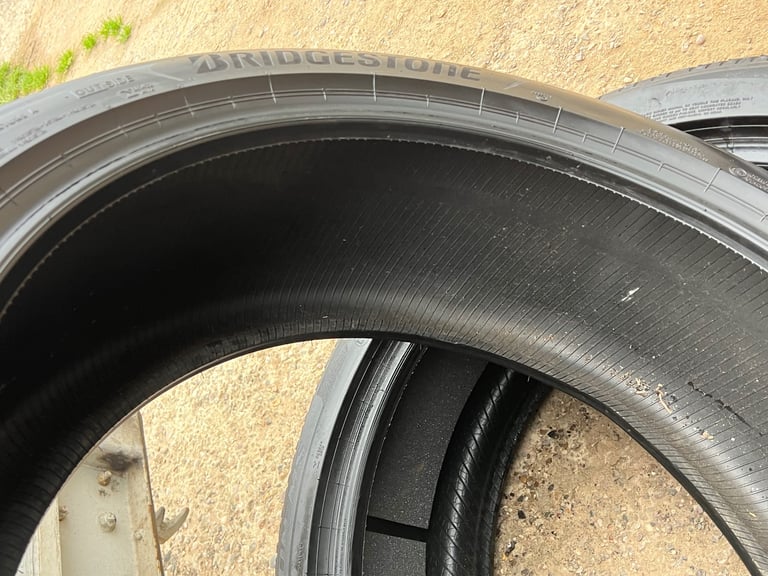 255 40 R20 101Y XL BRIDGESTONE POTENZA , Tread  5.1mm (E7338) Tested