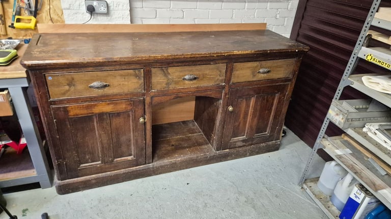 Dresser / work bench