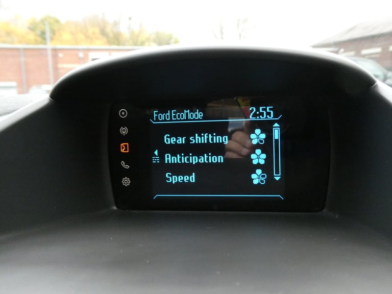 1.25 82 Zetec 5dr *YES GEN 37K!! +9 SERVICES +BT +PARK SENSORS +AUX*