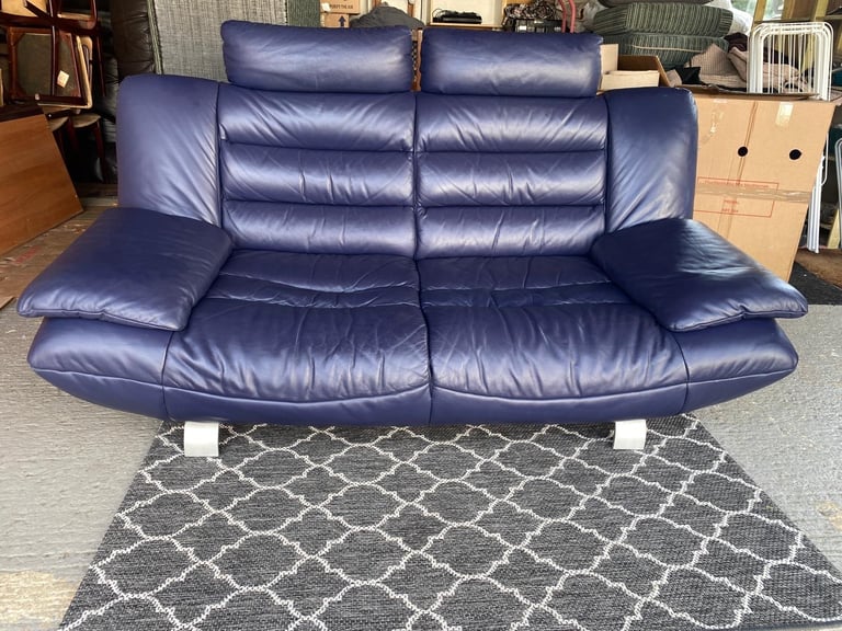 2 SEATER SOFA LEATHER - DELIVERY AVAILABLE 