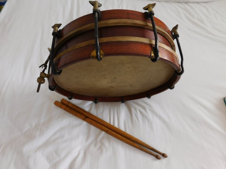 ANTIQUE SNARE DRUM - MAHOGANY - 13.5  X 3 INCHES. PLUS STICKS