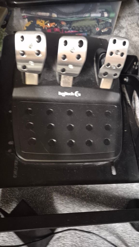 Xbox steering wheel gear stick pedals and stand 