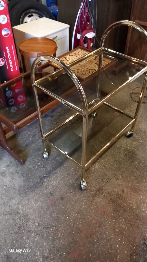 SERVING TROLLEY 