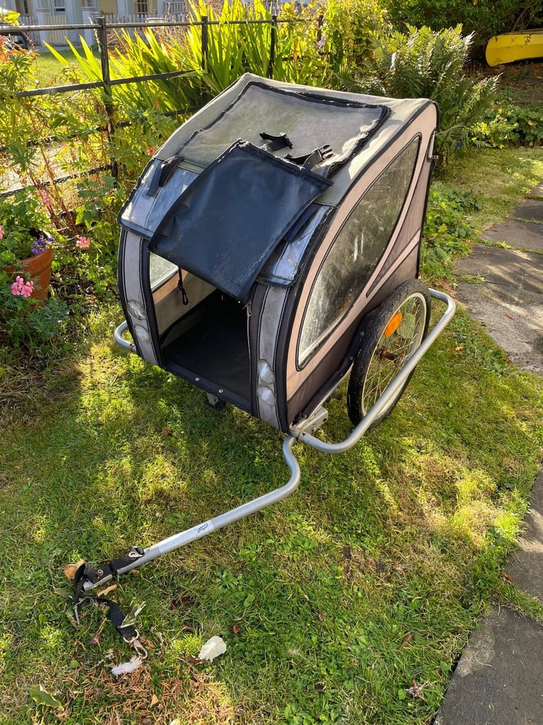 Bicycle pet trailer for medium sized dogs
