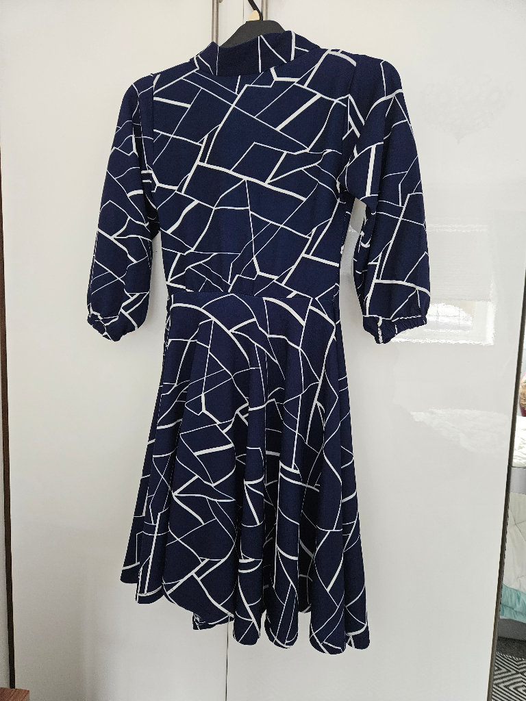 Blue & white dress size 8 - three quarter sleeves