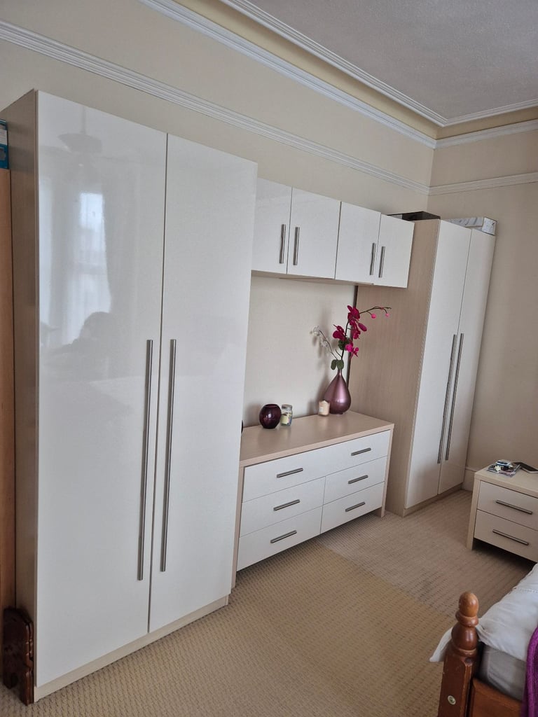 Bedroom cupboard set