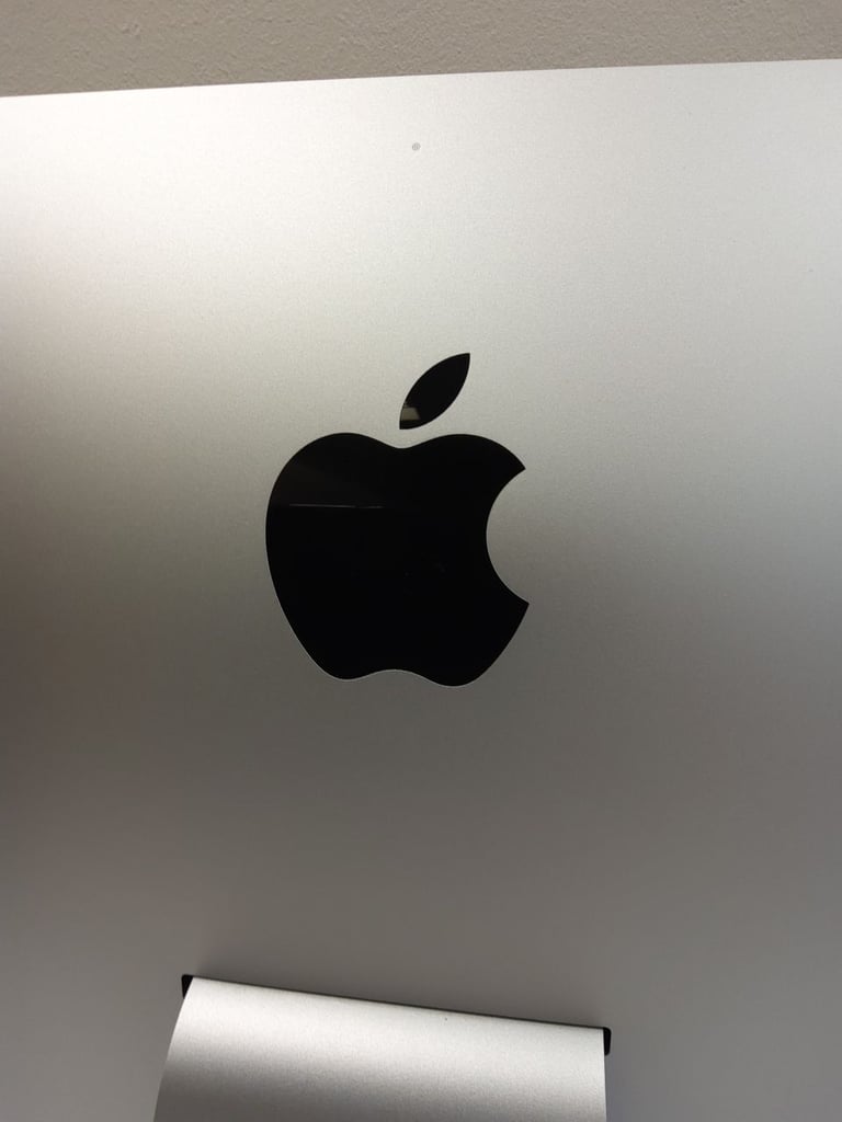 **APPLE IMAC 21.5" 4K - macOS SEQUOIA - 3.1 GHZ I5 - 1TB SSD - 8GB RAM - 2015**