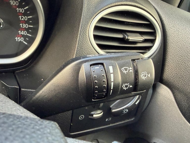 2010 Ford Focus 1.6 Titanium 5dr Auto HATCHBACK PETROL Automatic