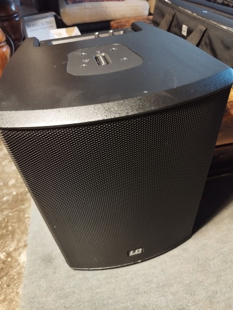 LD Systems MAUI 28 G2 Column PA System with two Tower Speakers and Cover and Bag