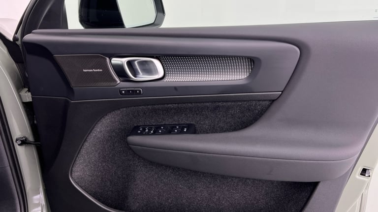 2025 Volvo XC40 Ultra, B4 Mild hybrid, Petrol, Dark Estate Petrol Automatic