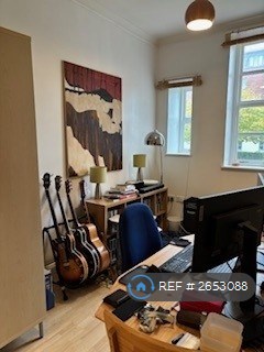 2 bedroom flat in Nightingale House, Nottingham, NG3 (2 bed) (#2653088)