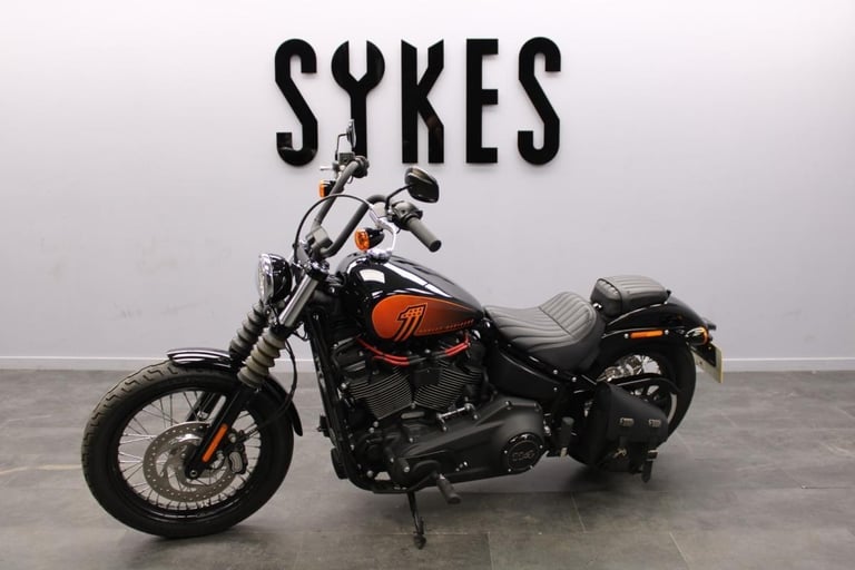 2021 Harley-Davidson FXBBS Softail Street Bob in Vivid Black