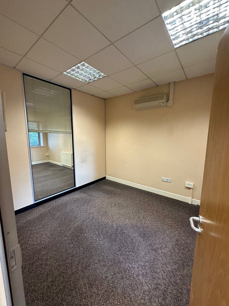 Beauty rooms/office space to RENT