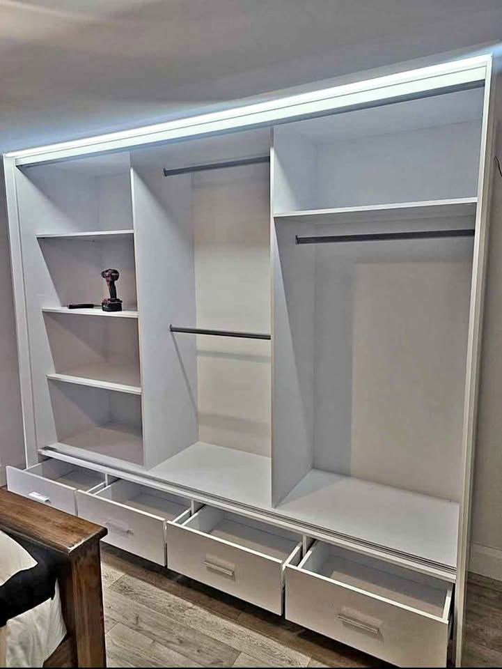 ♥️Beautiful 2,3 door sliding wardrobe with Plenty of pace for hanging and shelves.♥️🥳 cash on deliv
