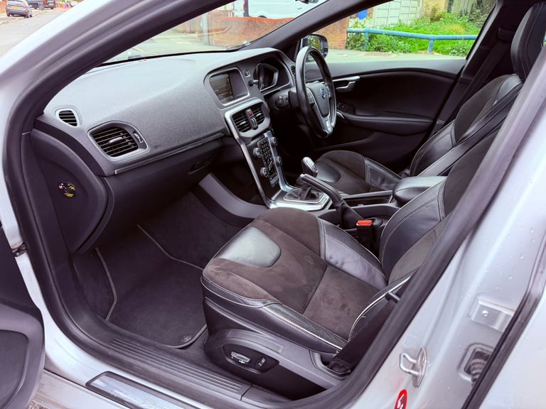 Volvo V40 D2 2013 (63) - FSH - Panoramic Roof - Rear Camera - Drives perfectly