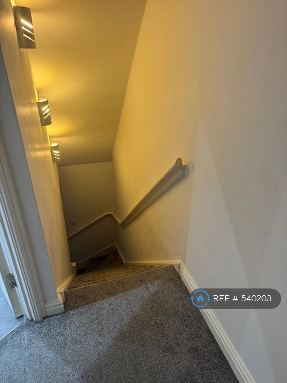 2 bedroom flat in Regent, Kettring, NN16 (2 bed) (#540203)