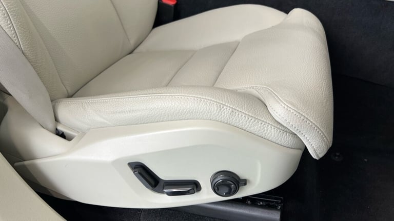 2024 Volvo XC90 Plus, B5 AWD Mild hybrid, Petrol, Dark, 7 Seats (Blond Leather, BLIS) Estate Petr...